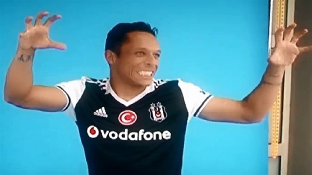 Adriano kırdı geçirdi