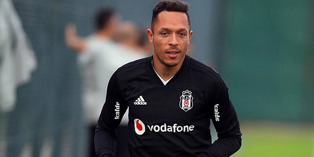 Adriano’nun yeni takımı ortaya çıktı!