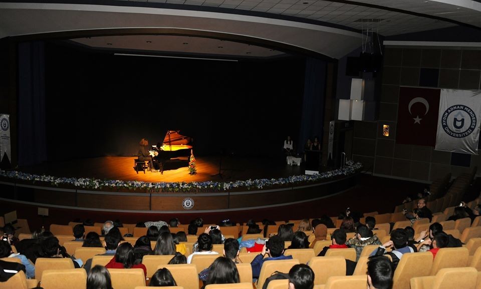 ADÜ’ de batı müziği esintisi 