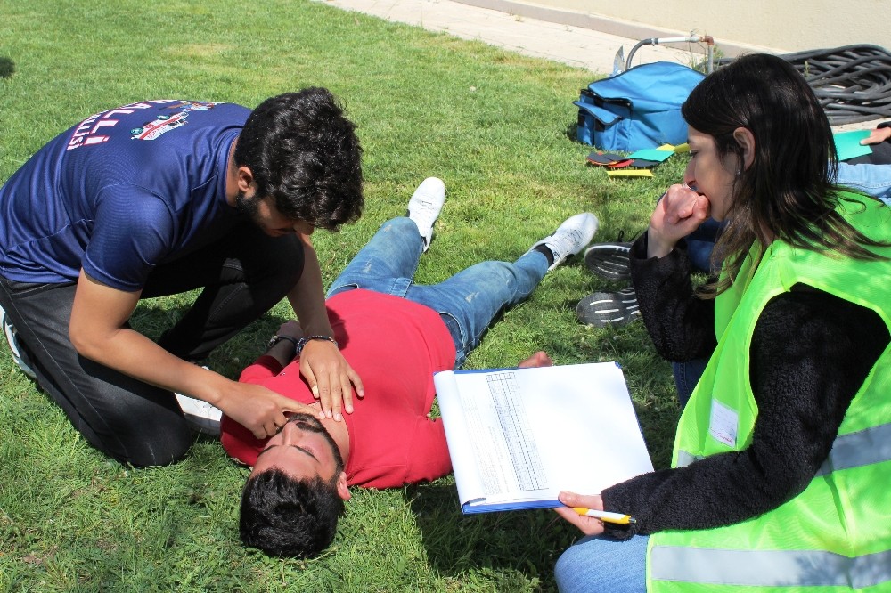 ADÜ öğrencileri 5. Tralli Travma Rallisinden ödülle döndü 