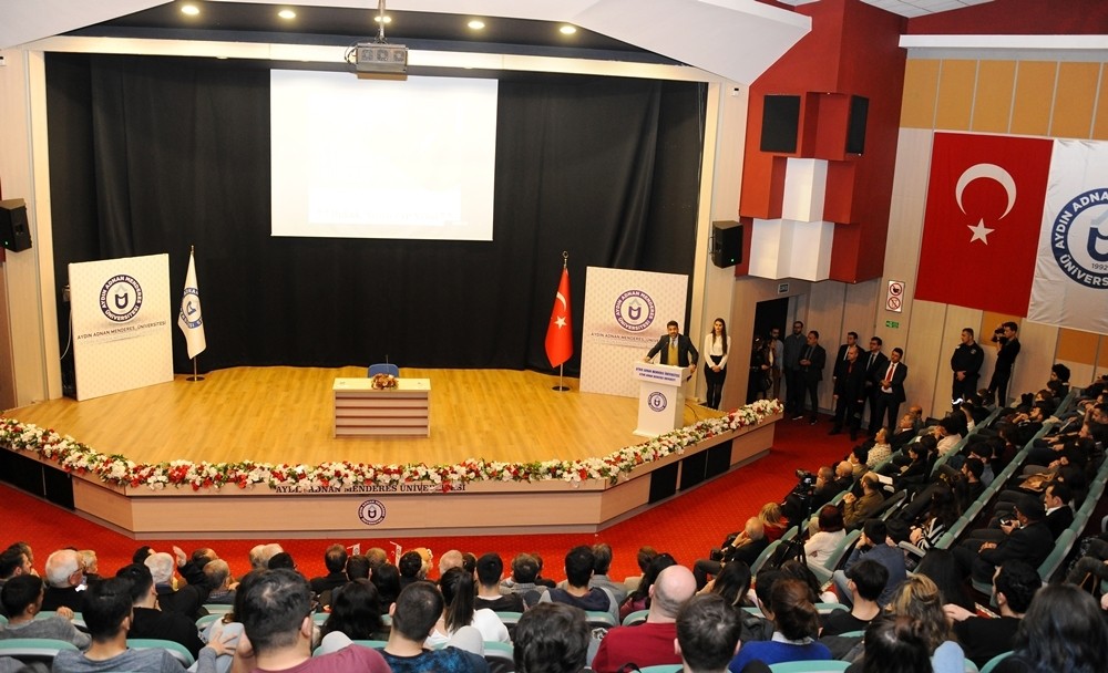 ADÜ’de hukuk, siyaset ve sanat Konuşuldu 