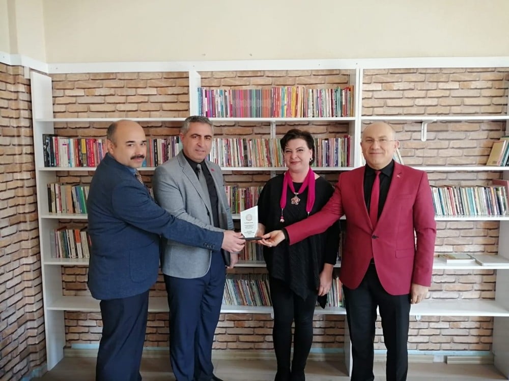 ADÜ’den İsabeyli’deki kütüphaneye kitap desteği 