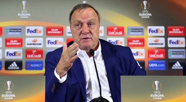 Advocaat: Parasını alıyor, fit olmak zorunda!