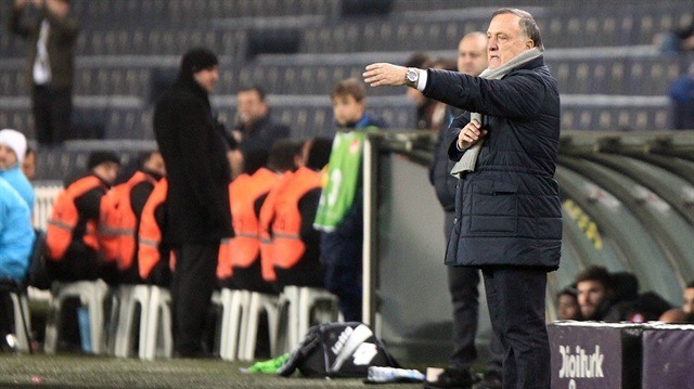 Advocaat takımdan ayrılacak isimleri açıkladı