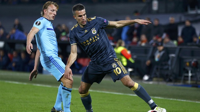 Advocaat Van Persie'yi kadroya almadı