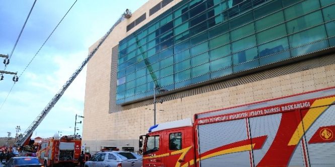 Ankara’da AVM çatısında yangın