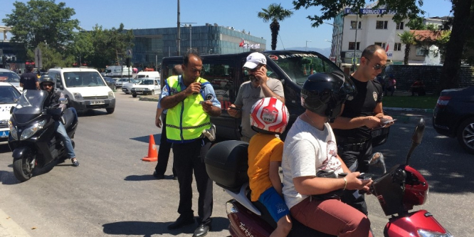 Kask takmayan motosikletçilere ceza yağdı