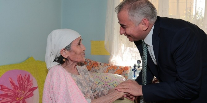 Denizli Belediyesi ‘Sevgi Eli’ 125 bin kişiye yardım eli uzattı