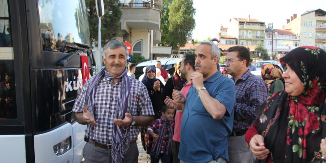 Ramazan umrecileri dualarla karşılandı