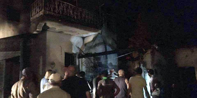 2 katlı ev ve tek katlı ahşap bina kül oldu
