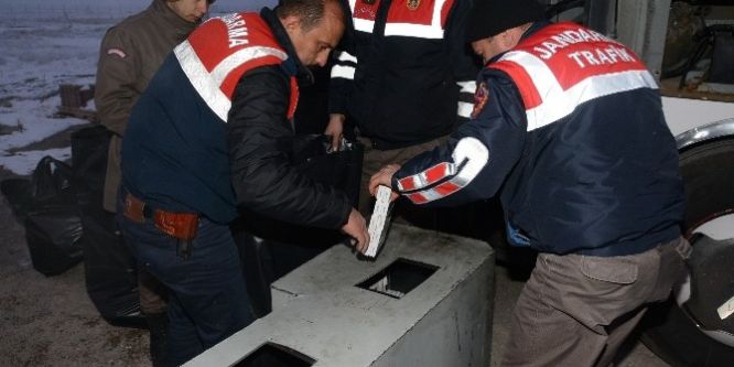 Otobüsün mazot deposundan kaçak sigara çıktı