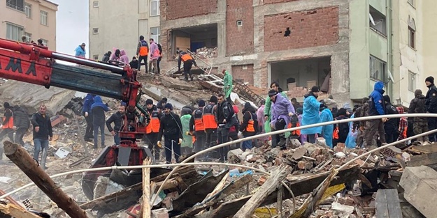 AFAD açıkladı! '13:24'teki deprem artçı değil yeni'