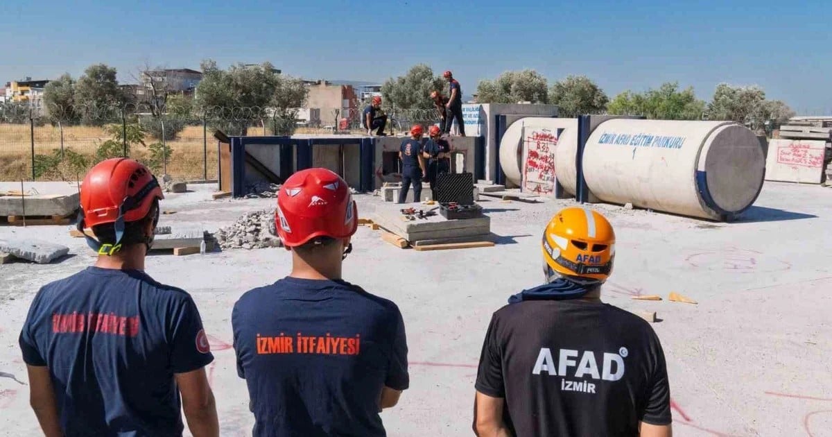 AFAD akreditasyonu için eğitim alan İzmir itfaiyecilerini 72 saatlik zorlu sınav bekliyor