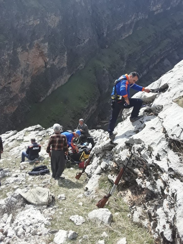 AFAD ekipleri mahsur kalan keçi için seferber oldu 