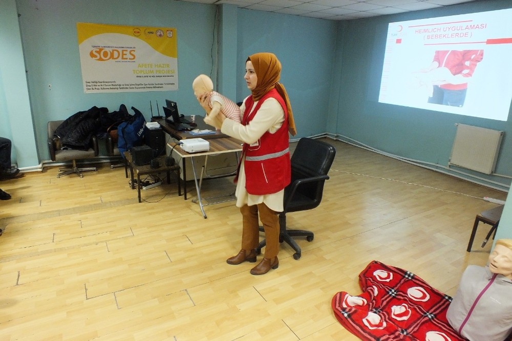 AFAD gönüllülerine ilk yardım eğitimi verildi 