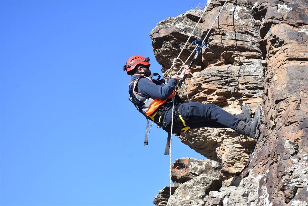 AFAD gönüllülerinin zorlu eğitimi