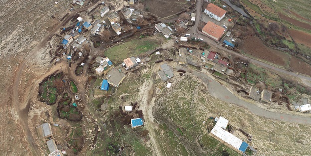 AFAD, o ilde yamaçtaki köylerde riskli kayaları dronla tespit etti