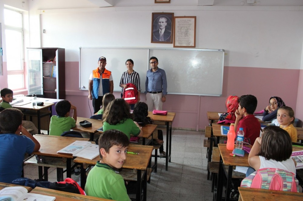 AFAD, okullarda afet çantasını tanıttı 
