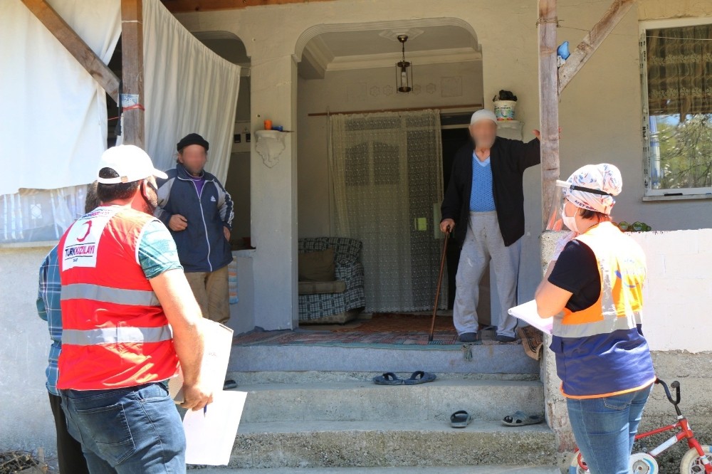 AFAD ve Kızılay ihtiyaç sahiplerini unutmadı 