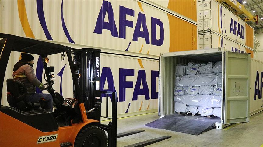 AFAD'ın Düzce deposundan depremzedeler ile Suriye sınırına 10 tır çadır gönderildi