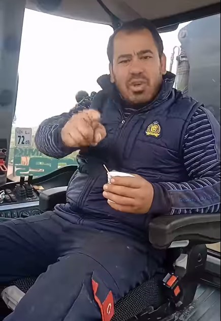 "Aferin" dediği hırsıza eşyaları getirmesi için para teklif etti