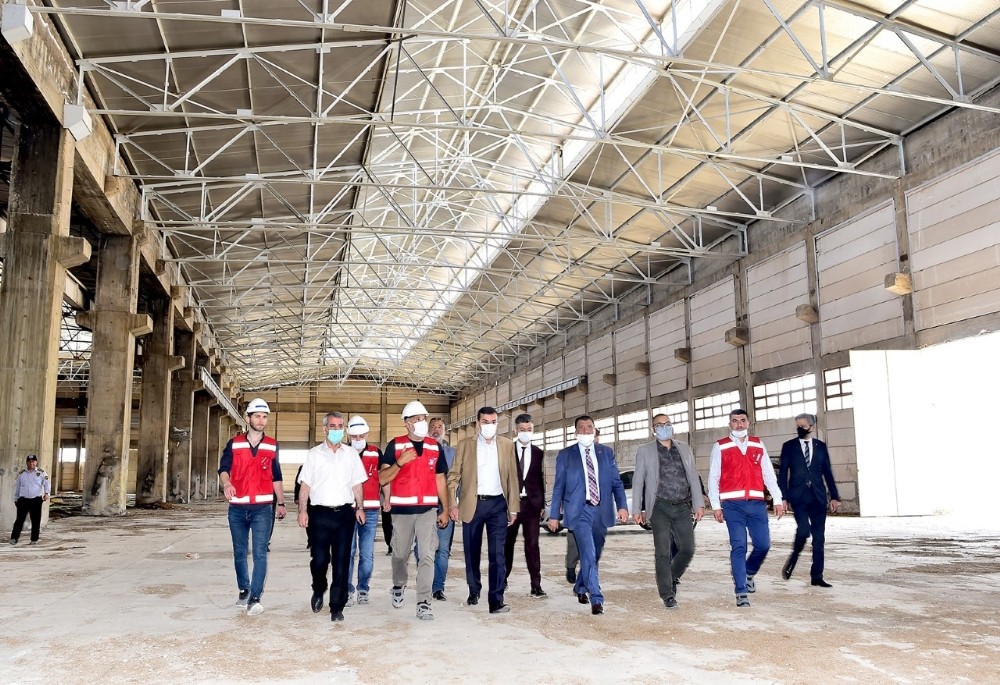 Afet Barınma Sistemleri üretimi fabrikasında inceleme 