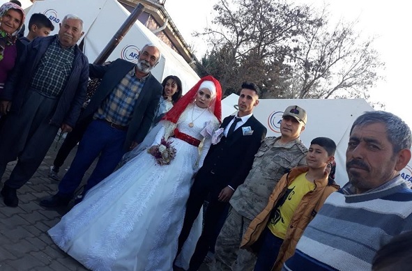 Afet bölgesinde düğün telaşı
