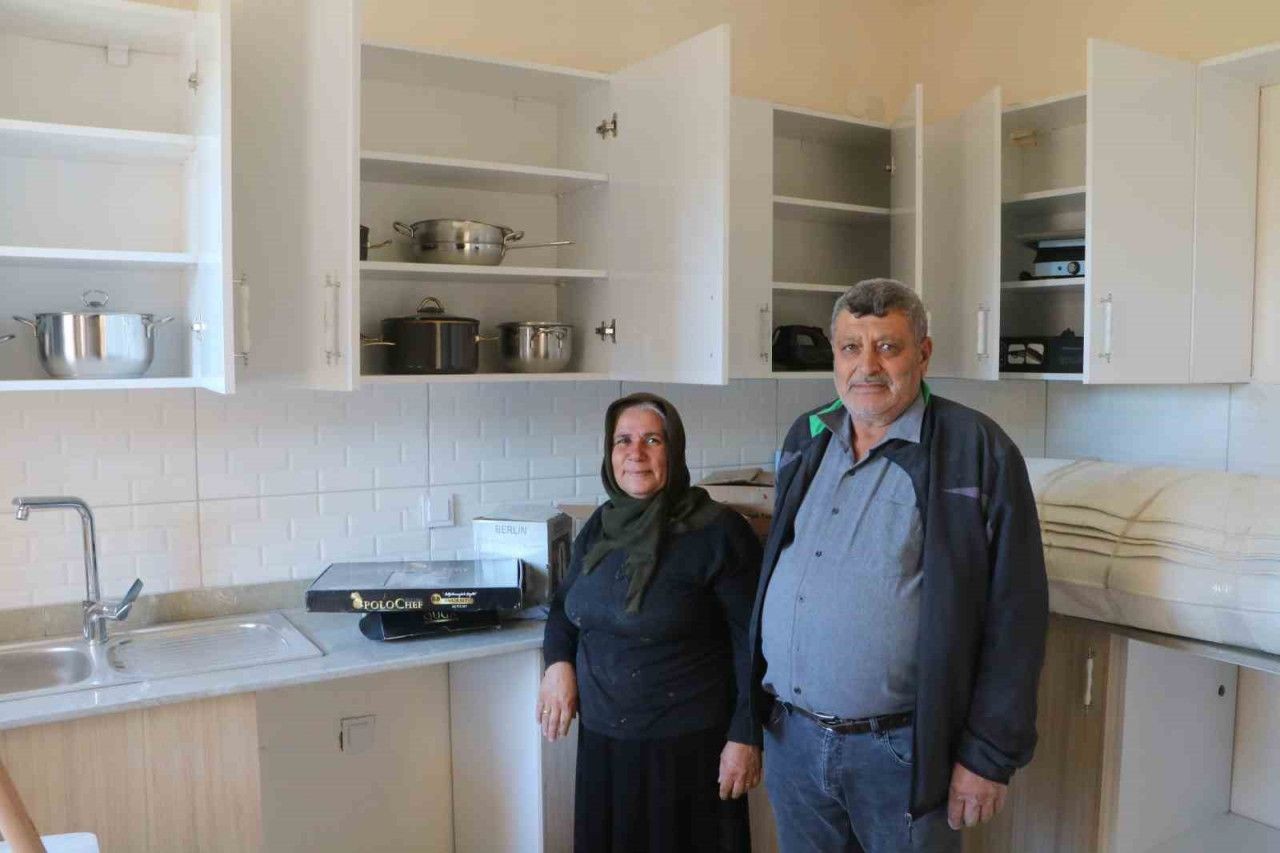 Afet konutlarında yaşamaya başlayan depremzedeler: "Rabbim devletimizden razı olsun"