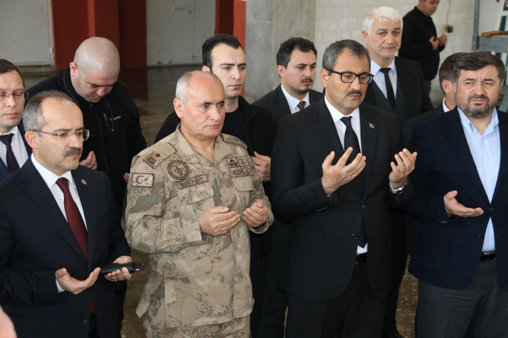 Afetlere karşı kurban kesip dua okudular 