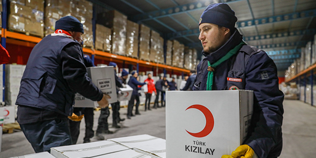 Afetzedelerin sessiz kahramanları: İzciler