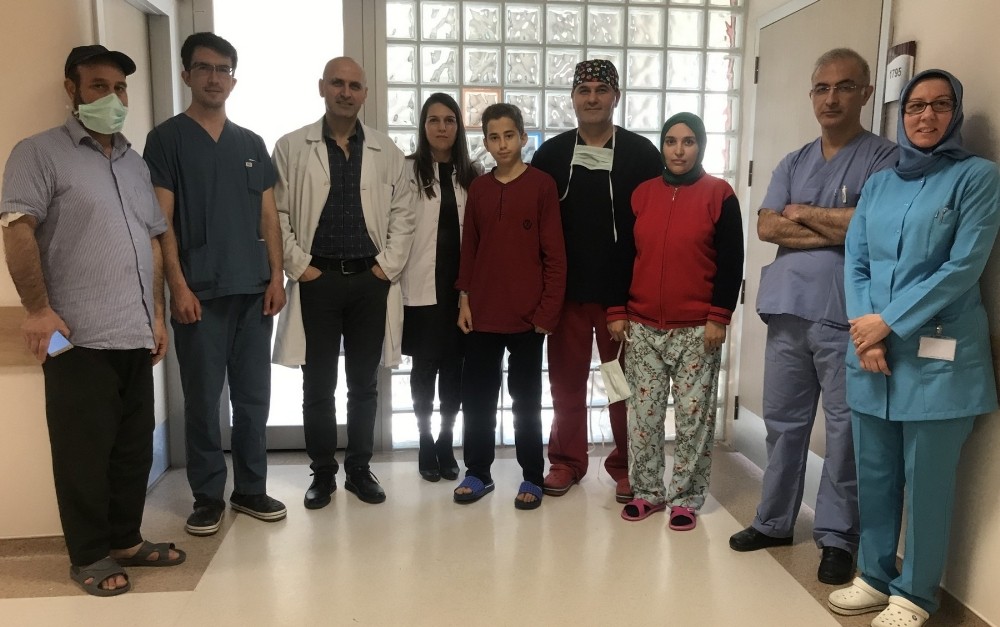 Afgan genç annesinin bağışladığı böbrekle sağlığına kavuştu 