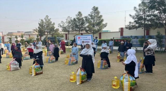 Afgan yetimlerin gönüllerini fethettiler
