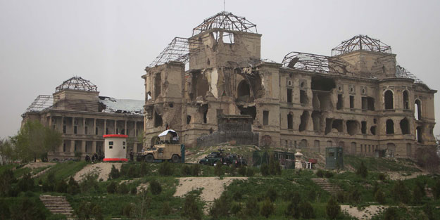 Afganistan parlamentosuna roketli saldırı