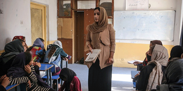 Afganistan kız öğrencilerle ilgili son kararını duyurdu!