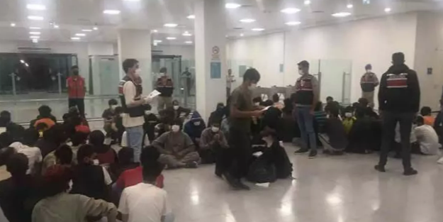 Afganistan uyruklu 221 düzensiz göçmen sınır dışı edildi