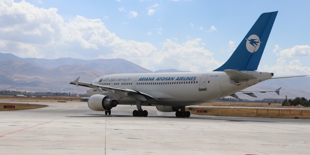 Afganistan uyruklu 227 düzensiz göçmen ülkelerine gönderildi