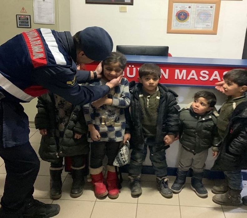 Afganistan uyruklu 25 düzensiz göçmen yakalandı 