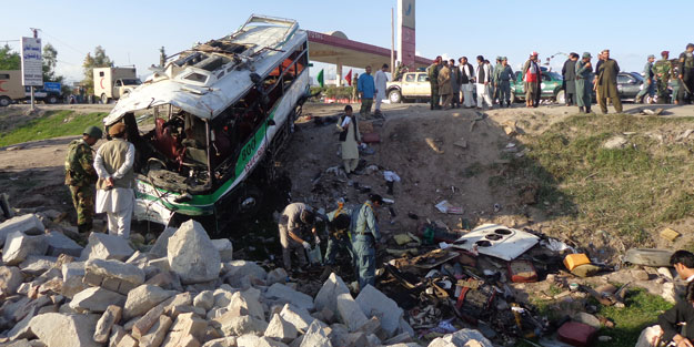 Afganistan'da intihar saldırısı: 12 asker öldü