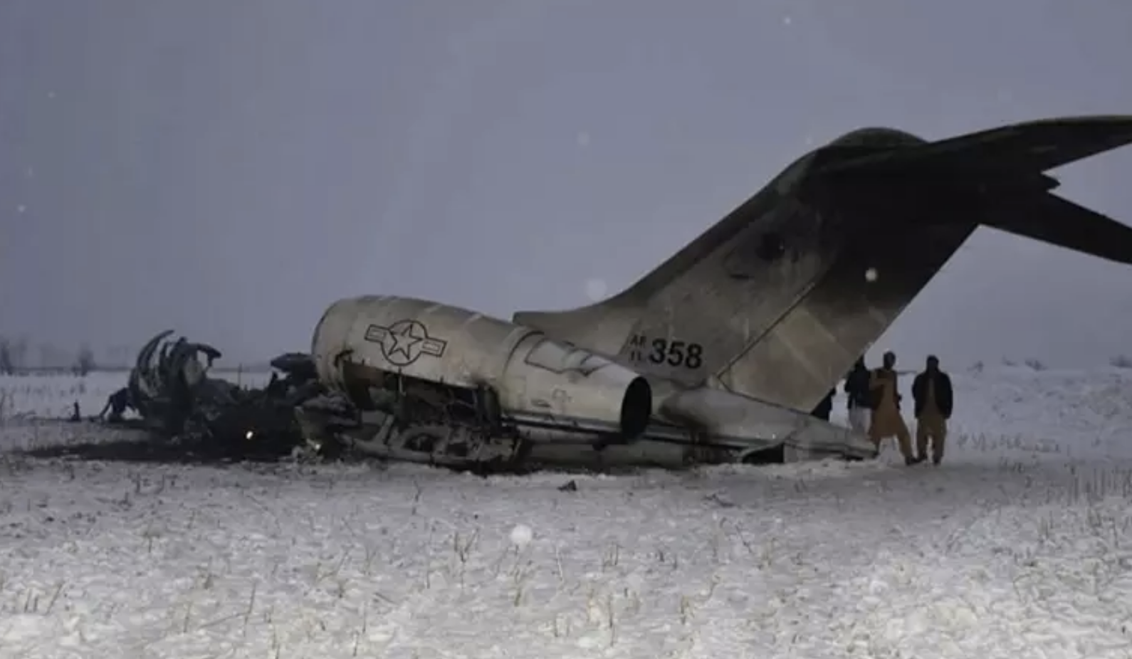 Afganistan’da düşen uçakta 2 kişinin cansız bedenine ulaşıldı!