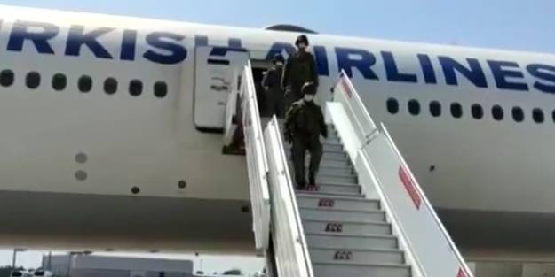 Afganistan’da görev yapan askerlerimiz çiçeklerle karşılandı