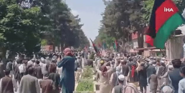 Afganistan’da kriz! Halk sokaklara döküldü