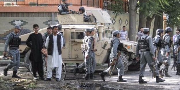 Afganistan'da misafirhaneye kanlı saldırı