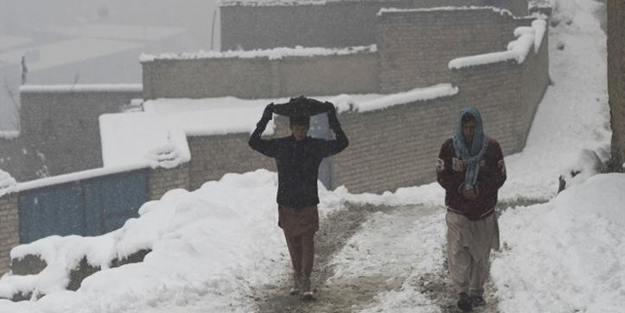 Afganistan'da olumsuz hava koşulları: 25 günde 60 ölü!