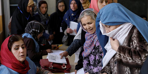 Afganistan'da seçim çıkmazı: 2 aday da seçim zaferi ilan etti