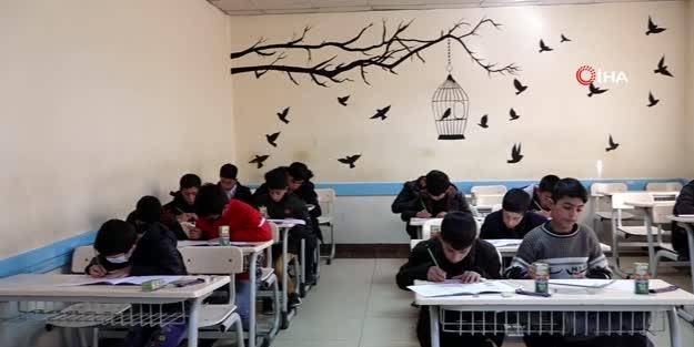 Afganistan’da Türk okullarına girmek için yarıştılar