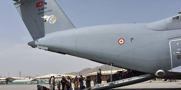 Afganistan'daki 200’ü aşkın Türk vatandaşı için havalandı! 'Uçan kale' ile tahliye operasyonu
