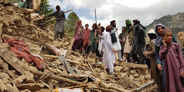 Afganistan’daki depremde can kaybı 320’ye yükseldi