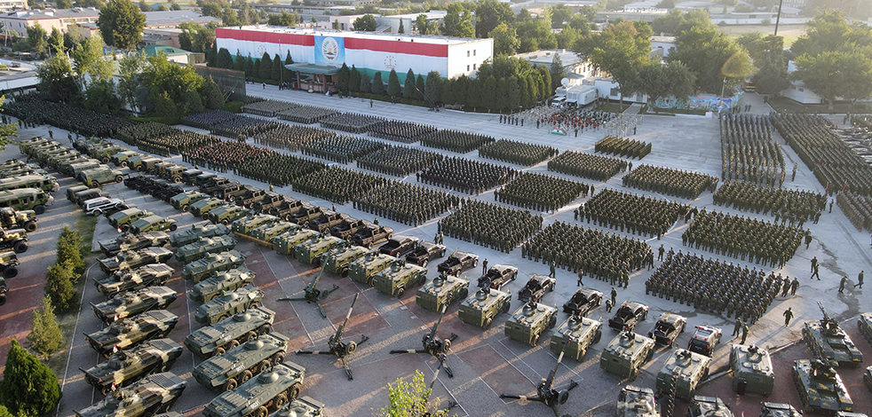 Afganistan'ın sınır komşuları Özbekistan ve Tacikistan'dan ortak askeri tatbikat