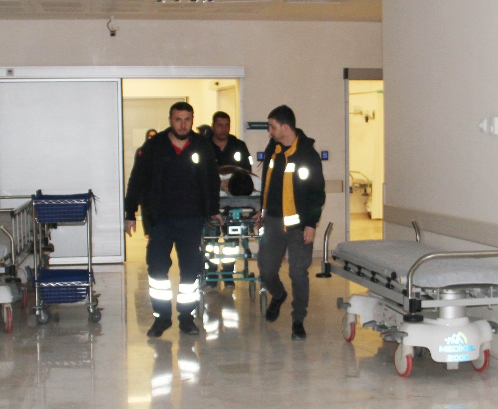 Afganlı şahıs “Buraya korona virüsü mü getiriyorsunuz” diye bıçaklandı 