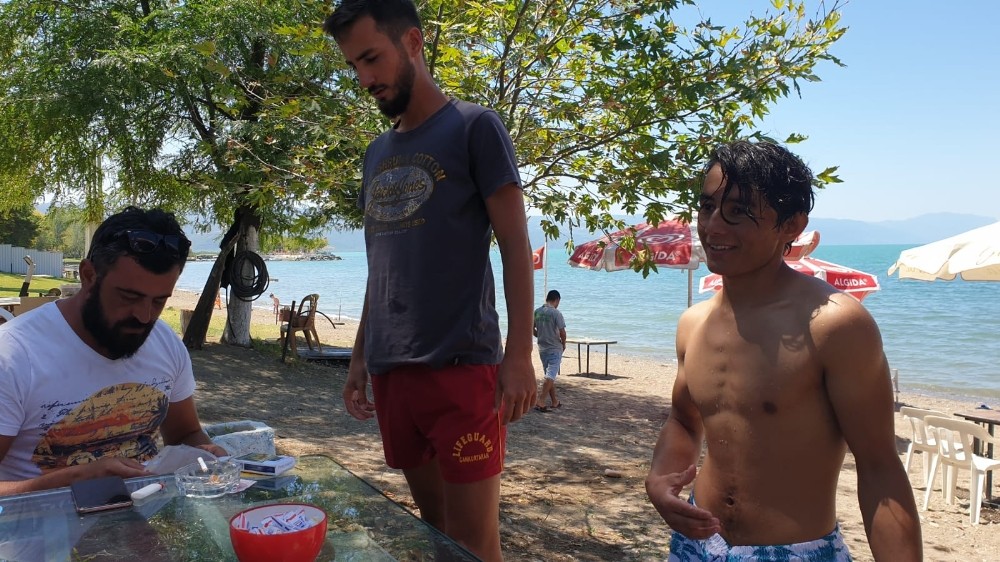 Afgon genç cankurtaranlar yetişmese boğulacaktı 